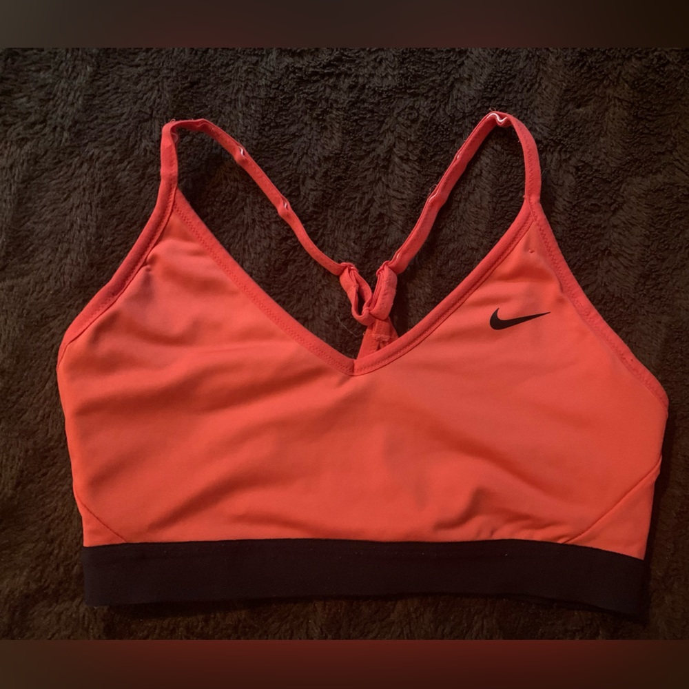 Nike Indy Women’s Light-Support Sports Bra in Ember Glow. Size M.